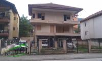 Se izdava prazen kancelariski prostor vo Skopje, Kapishtec so povrshina od 457 m2.
 Ekstra: Klima, Greenje na struja.
 Cena: 0 EUR